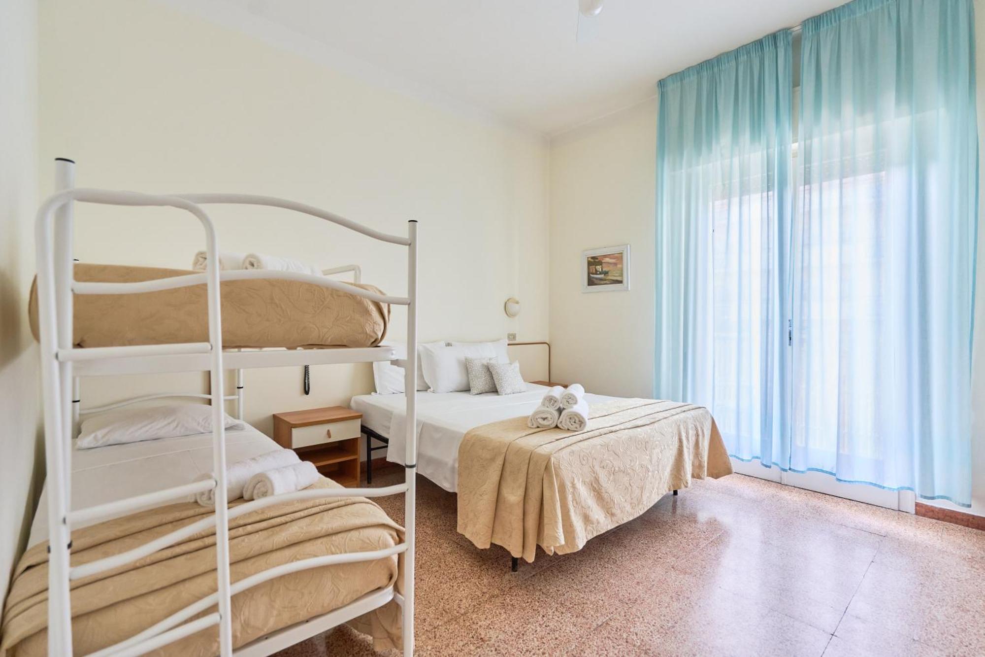 Hotel Bruna B&B Милано Мартима Екстериор снимка