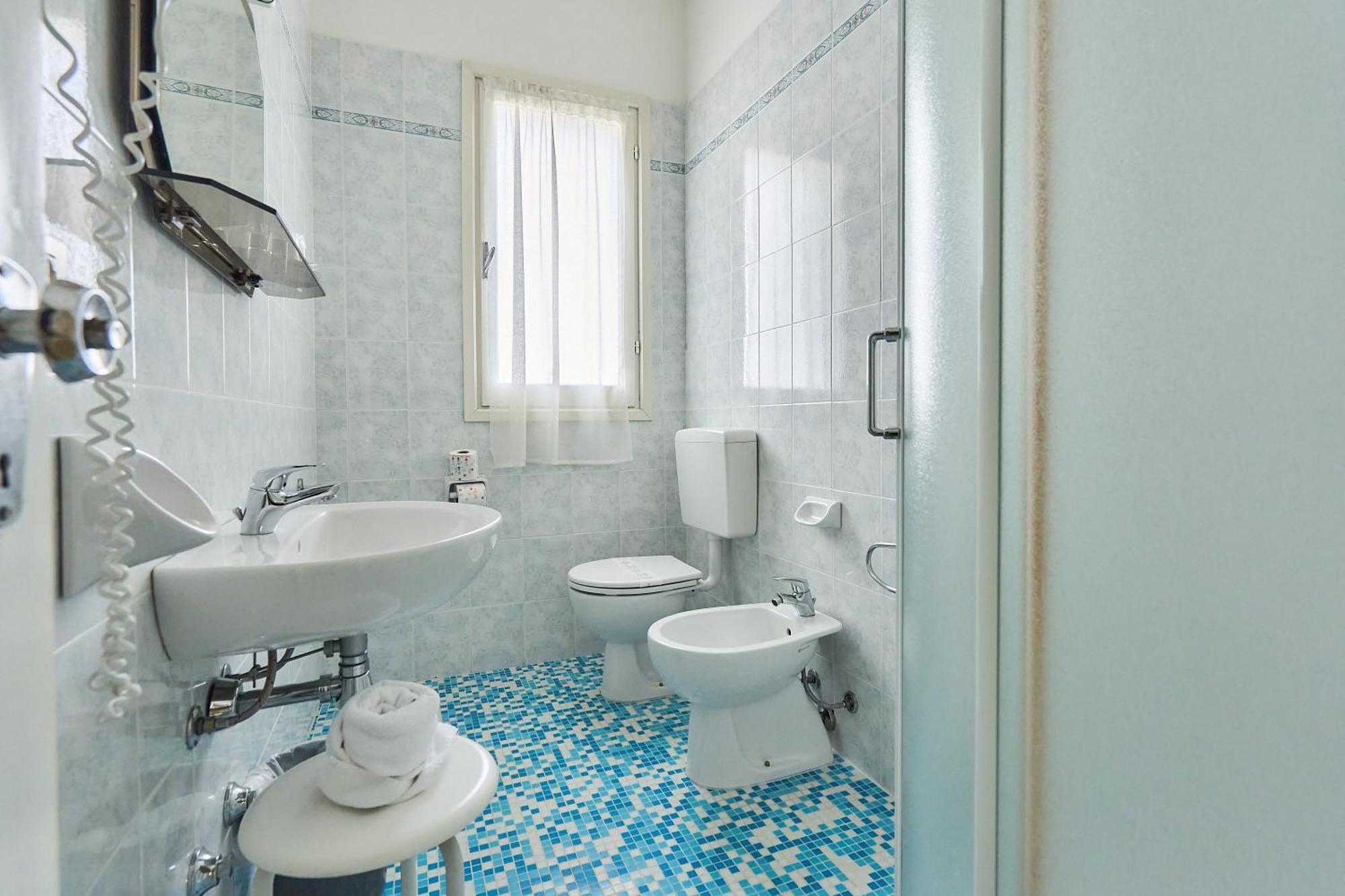 Hotel Bruna B&B Милано Мартима Екстериор снимка