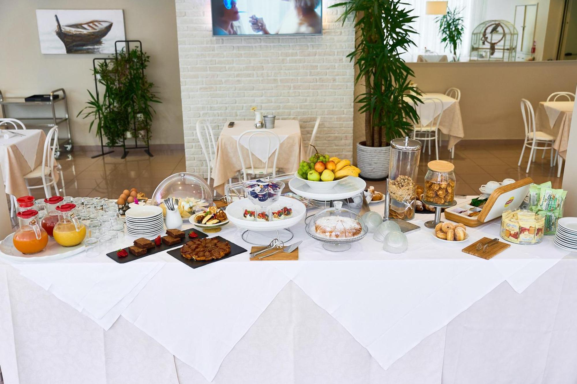 Hotel Bruna B&B Милано Мартима Екстериор снимка