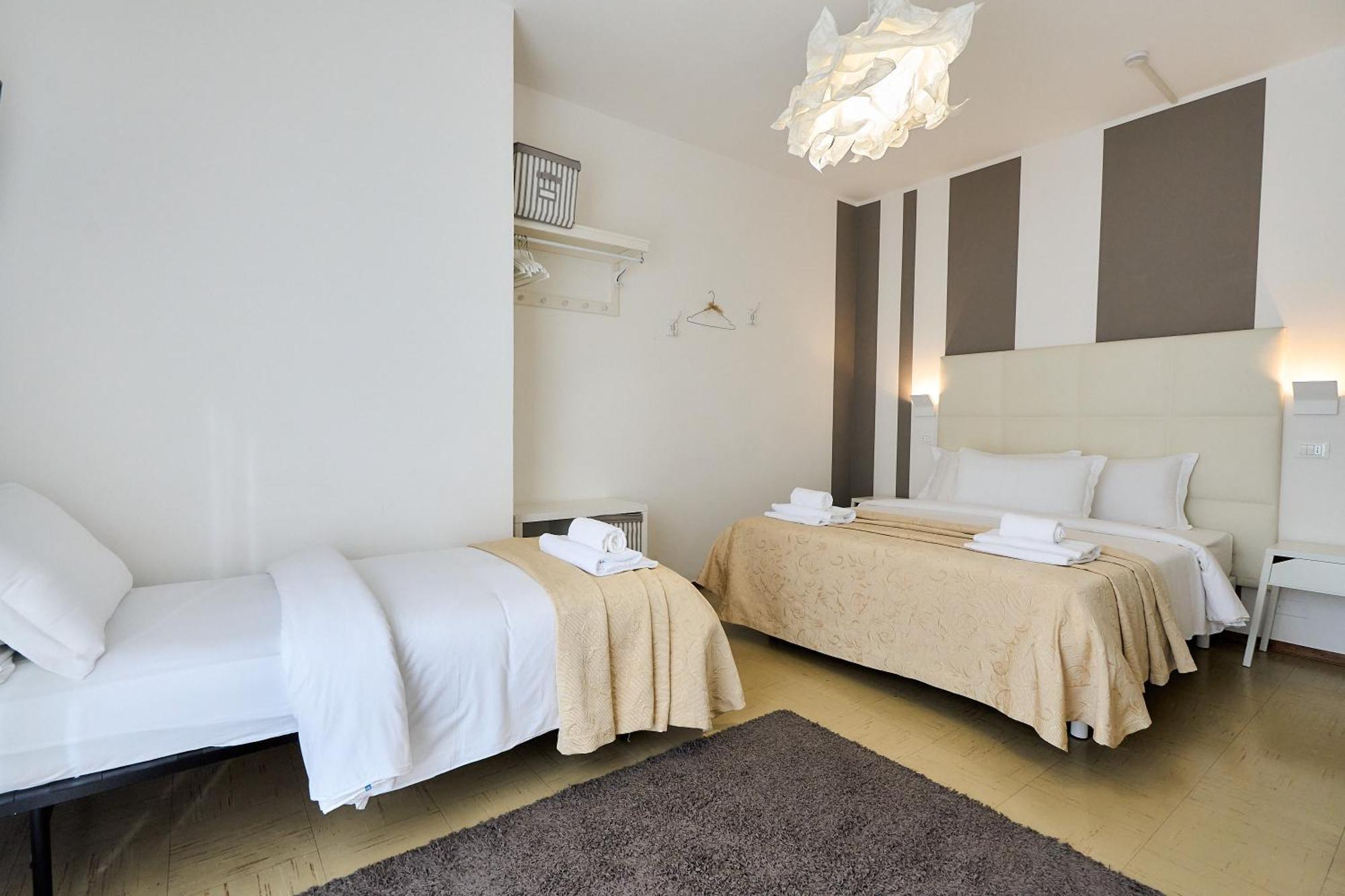 Hotel Bruna B&B Милано Мартима Екстериор снимка