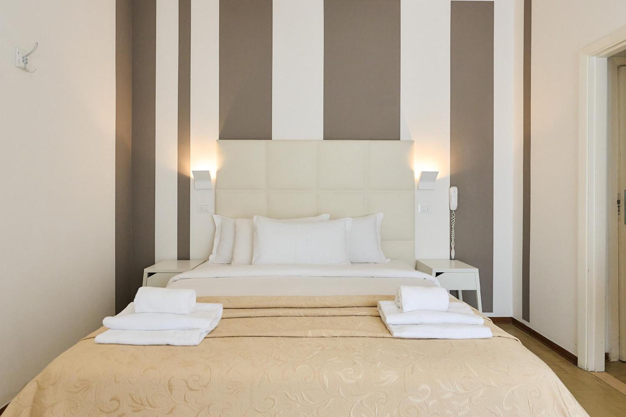 Hotel Bruna B&B Милано Мартима Екстериор снимка