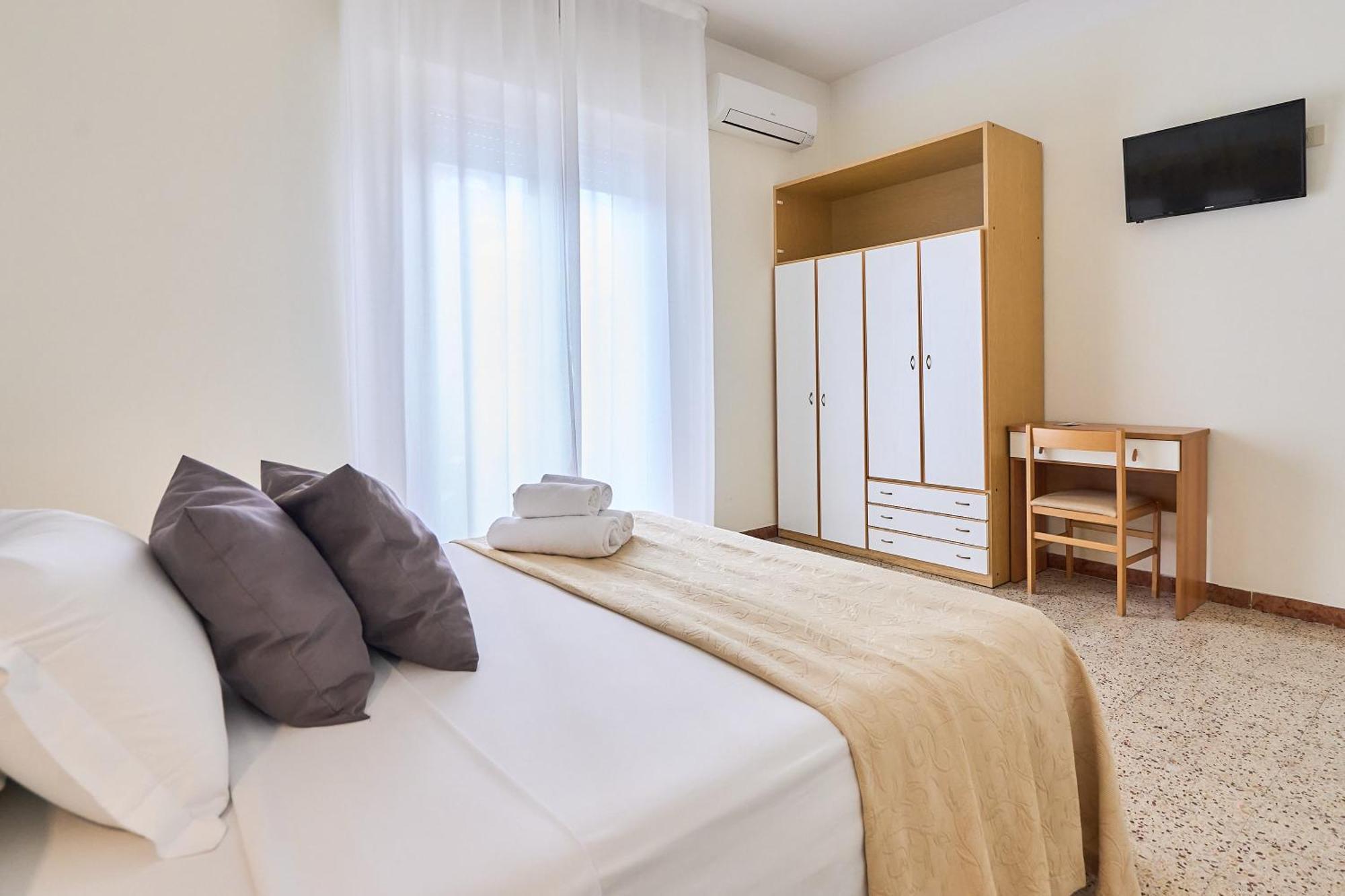 Hotel Bruna B&B Милано Мартима Екстериор снимка