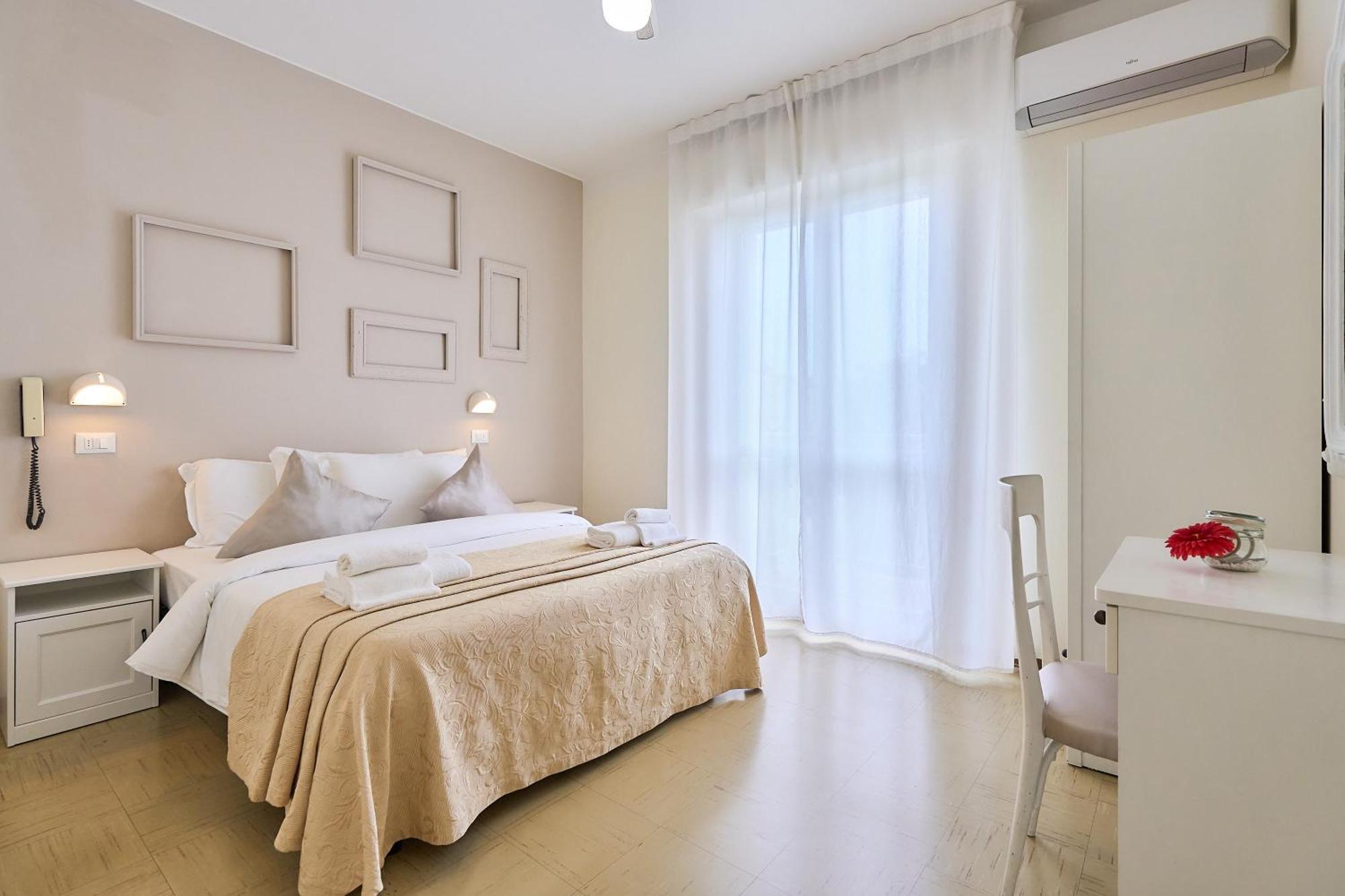 Hotel Bruna B&B Милано Мартима Екстериор снимка