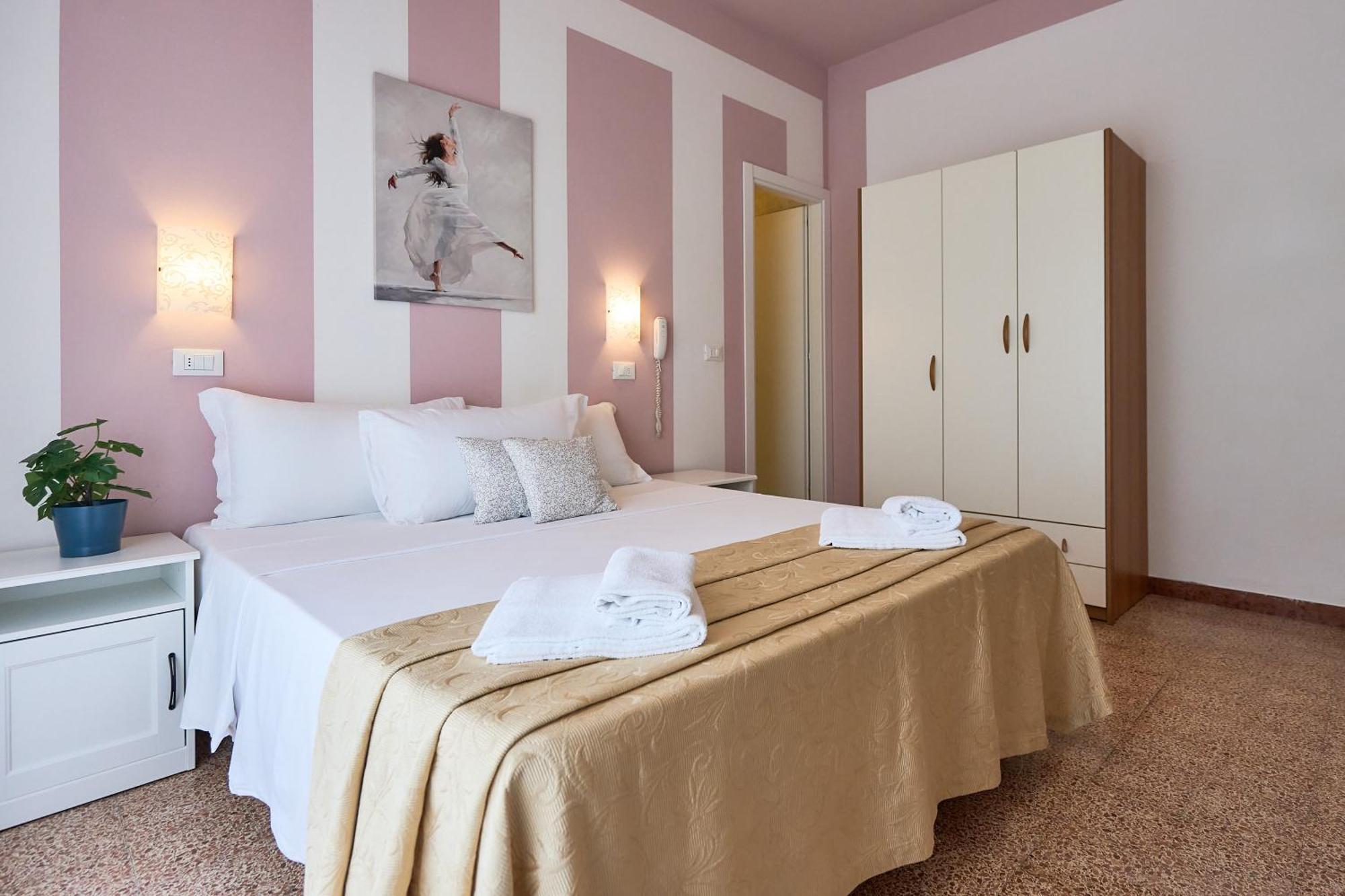 Hotel Bruna B&B Милано Мартима Екстериор снимка