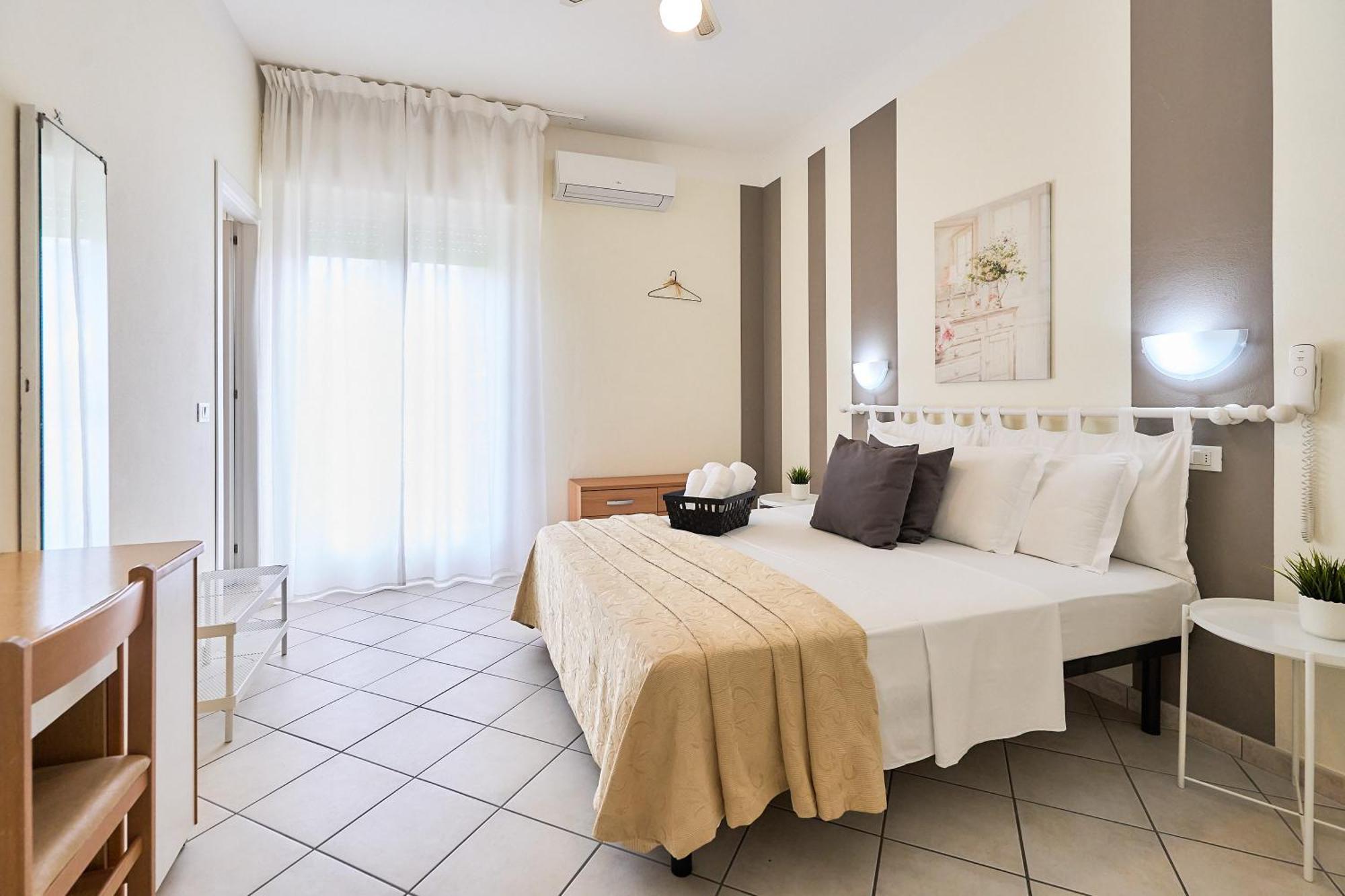 Hotel Bruna B&B Милано Мартима Екстериор снимка