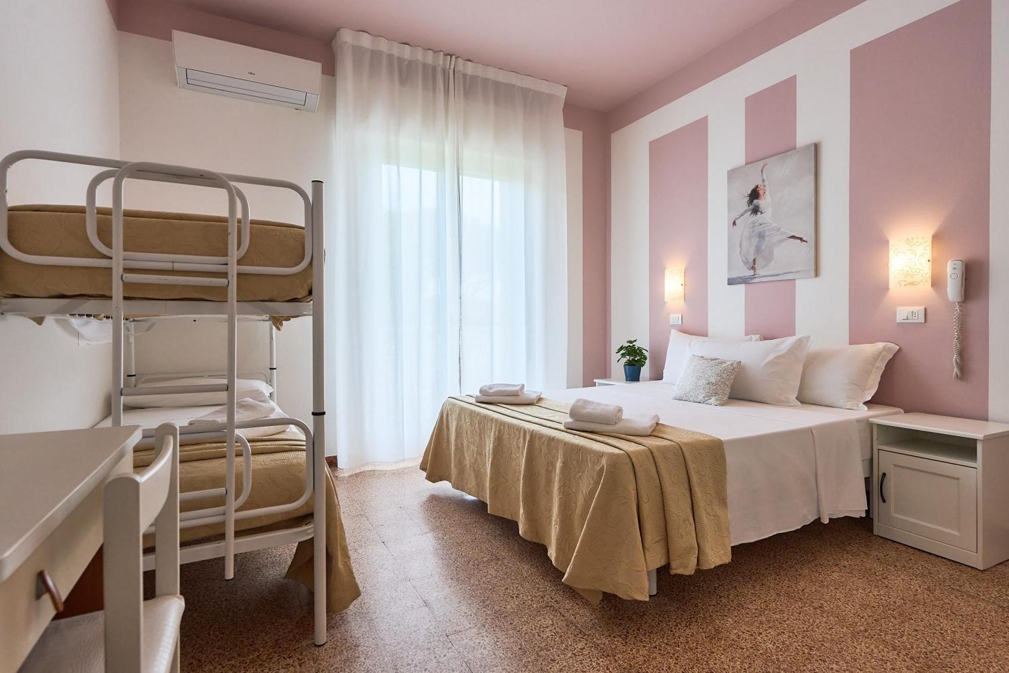 Hotel Bruna B&B Милано Мартима Екстериор снимка