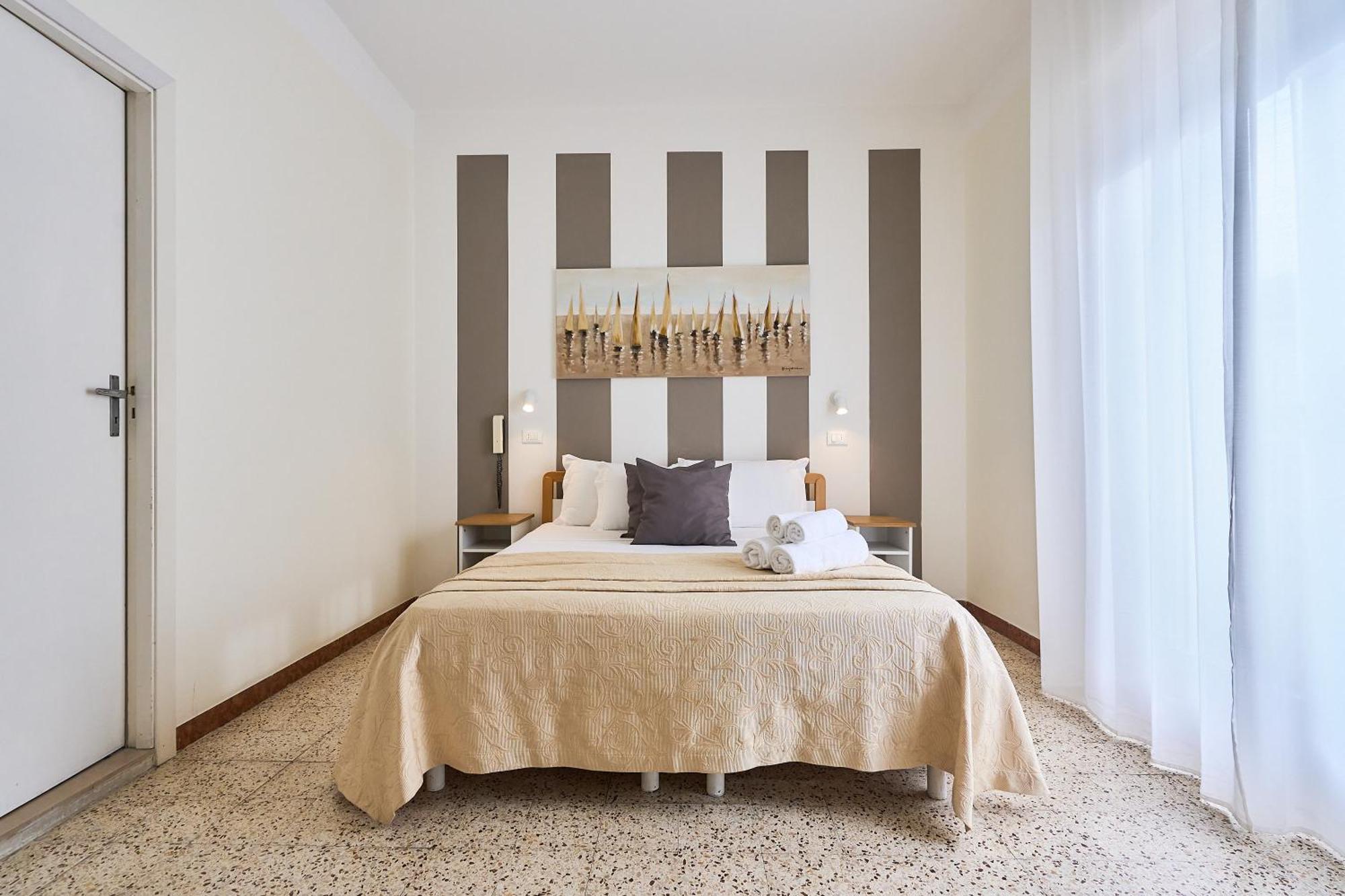 Hotel Bruna B&B Милано Мартима Екстериор снимка