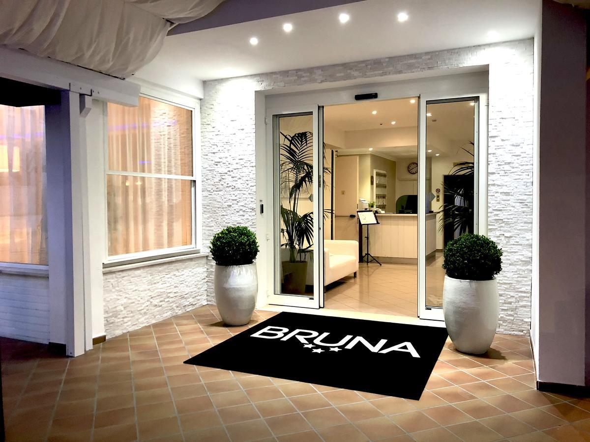 Hotel Bruna B&B Милано Мартима Екстериор снимка